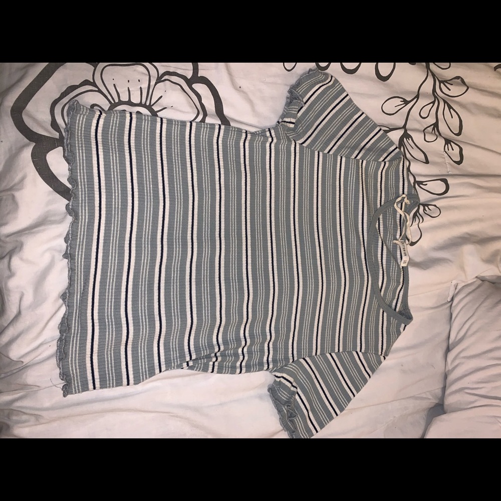 CUTE FRINGED SLEEVED SHIRT!